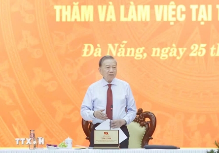 Top leader urges Da Nang city to develop into major national growth pole